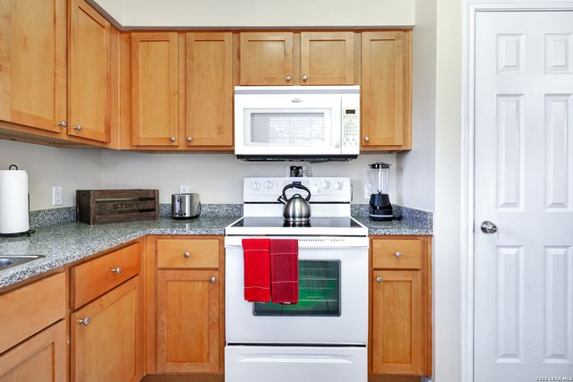 6160 Eckhert Rd Apt 1721, San Antonio, TX 78240