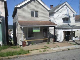314 1/2 Lowell St, Vandergrift, PA 15690