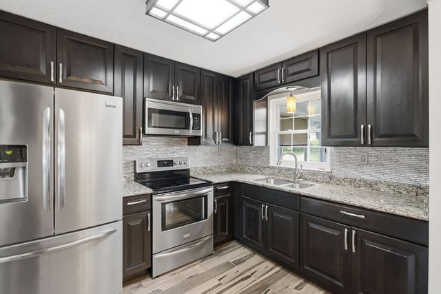 40 Linden Rd, North Strabane, PA 15317