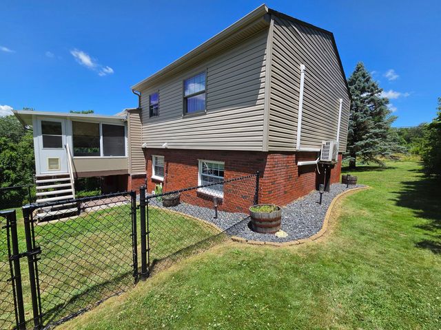 40 Linden Rd, North Strabane, PA 15317