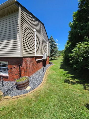 40 Linden Rd, North Strabane, PA 15317