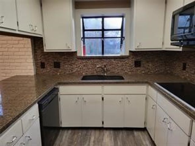 5728 Rockhill Road, Fort Worth, TX 76112