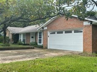 5728 Rockhill Road, Fort Worth, TX 76112