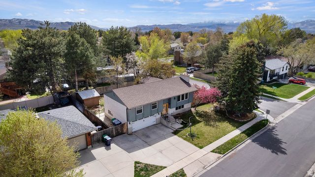 1758 E ABBEDALE LN, Sandy, UT 84092