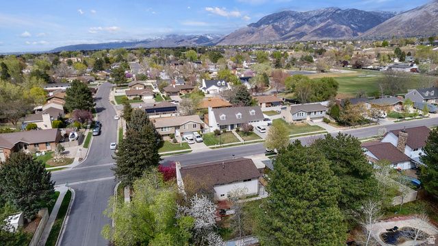 1758 E ABBEDALE LN, Sandy, UT 84092