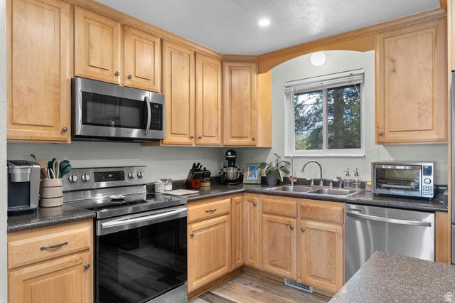 1758 E ABBEDALE LN, Sandy, UT 84092