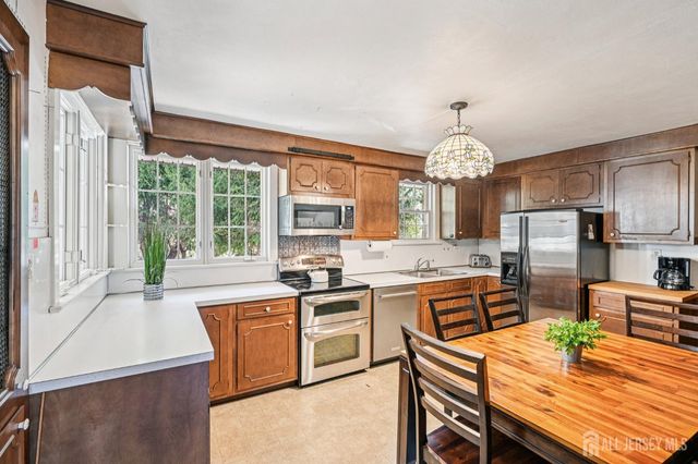 644 Parkway Avenue, Ewing, NJ 08618