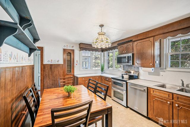 644 Parkway Avenue, Ewing, NJ 08618