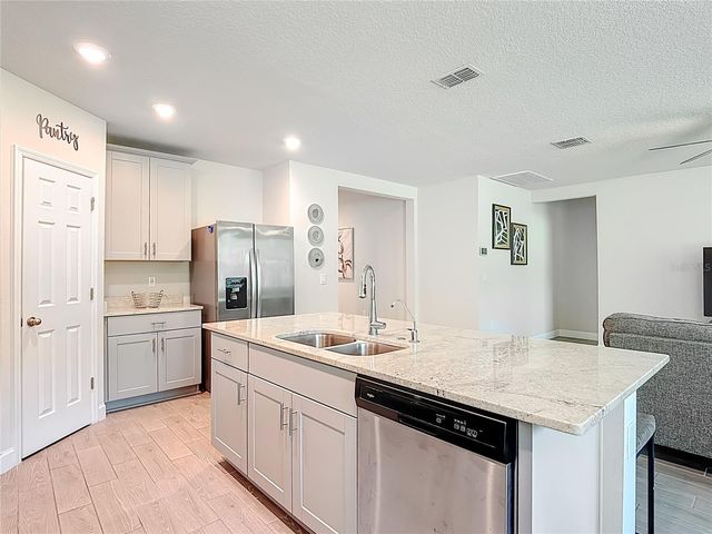 525 VISTA VILLAGES BLVD, Davenport, FL 33896