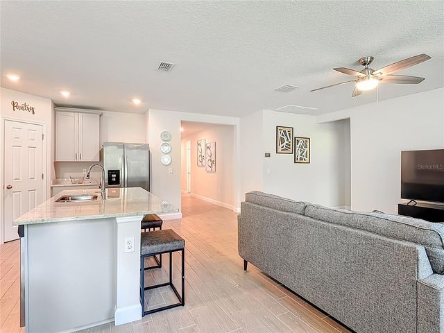 525 VISTA VILLAGES BLVD, Davenport, FL 33896