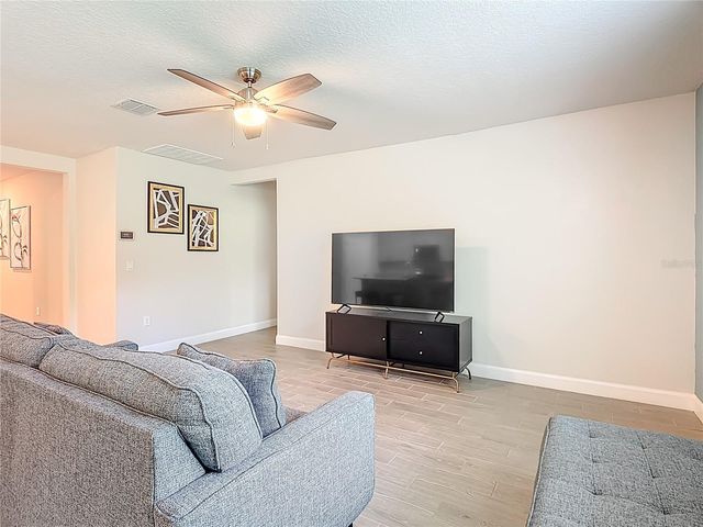 525 VISTA VILLAGES BLVD, Davenport, FL 33896