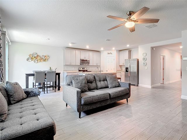 525 VISTA VILLAGES BLVD, Davenport, FL 33896