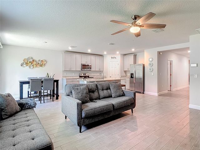 525 VISTA VILLAGES BLVD, Davenport, FL 33896