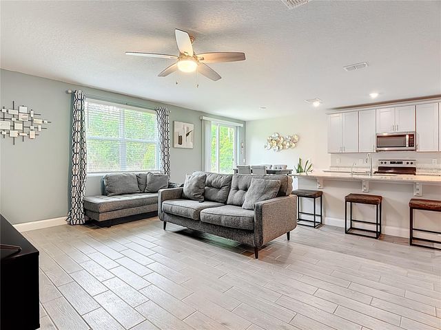 525 VISTA VILLAGES BLVD, Davenport, FL 33896