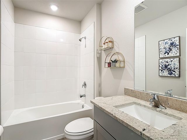 525 VISTA VILLAGES BLVD, Davenport, FL 33896