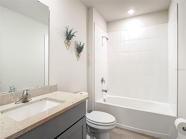 525 VISTA VILLAGES BLVD, Davenport, FL 33896