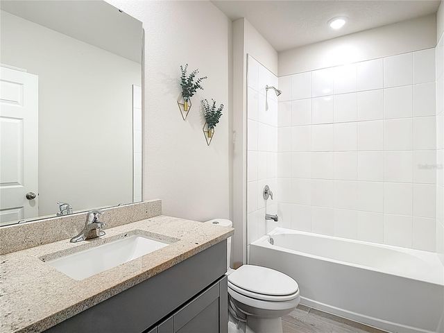 525 VISTA VILLAGES BLVD, Davenport, FL 33896