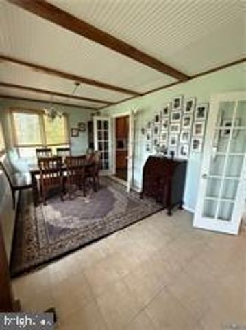 1686 LOCUST GROVE RD, Topping, VA 23169