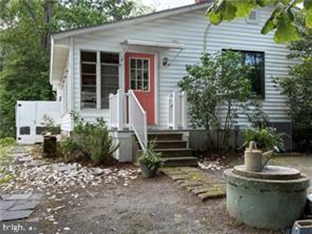 1686 LOCUST GROVE RD, Topping, VA 23169