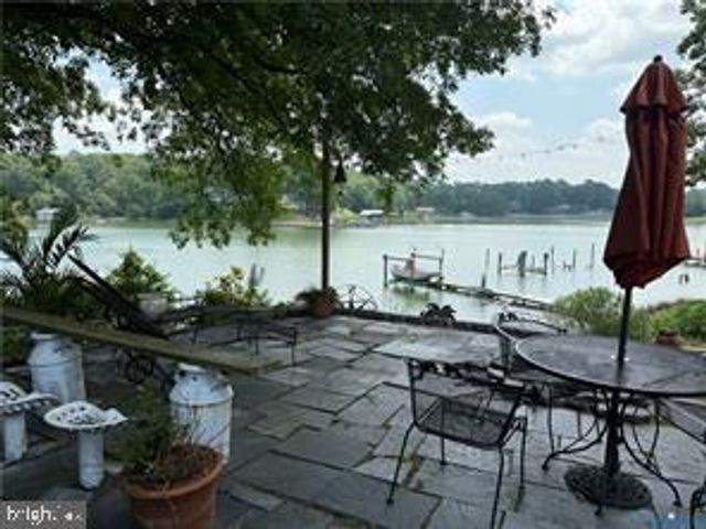 1686 LOCUST GROVE RD, Topping, VA 23169