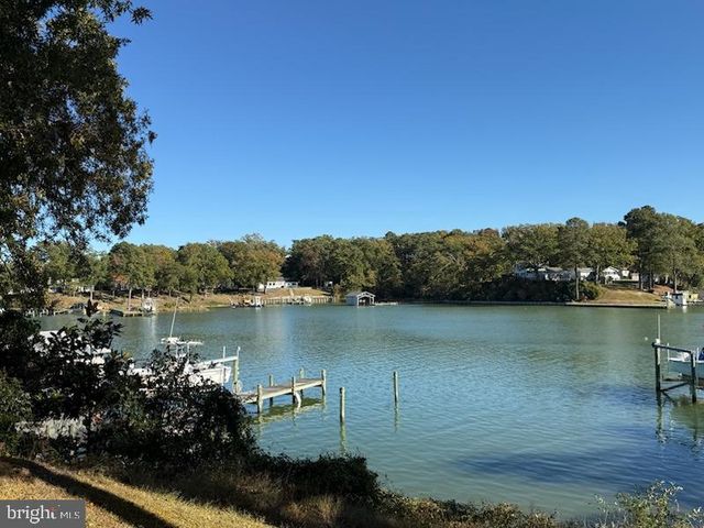 1686 LOCUST GROVE RD, Topping, VA 23169