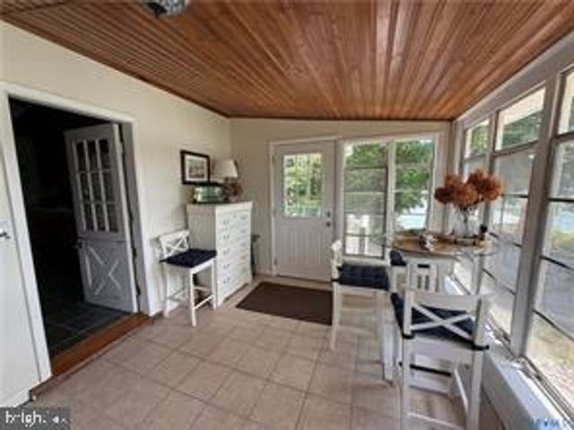 1686 LOCUST GROVE RD, Topping, VA 23169