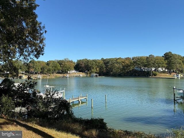 1686 LOCUST GROVE RD, Topping, VA 23169