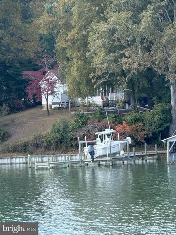 1686 LOCUST GROVE RD, Topping, VA 23169