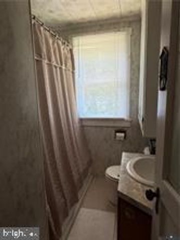 1686 LOCUST GROVE RD, Topping, VA 23169