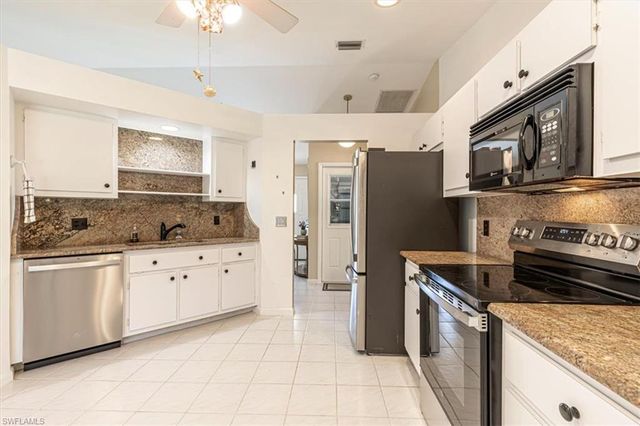 124 Versailles CIR, Naples, FL 34112