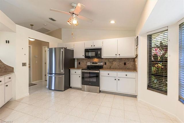 124 Versailles CIR, Naples, FL 34112