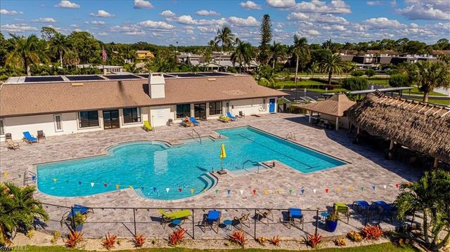 124 Versailles CIR, Naples, FL 34112