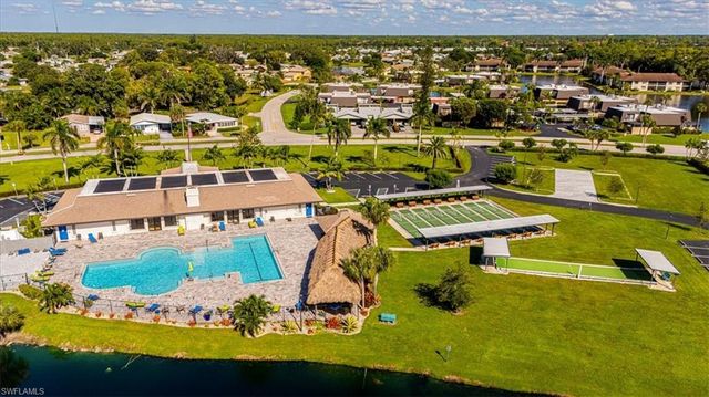 124 Versailles CIR, Naples, FL 34112