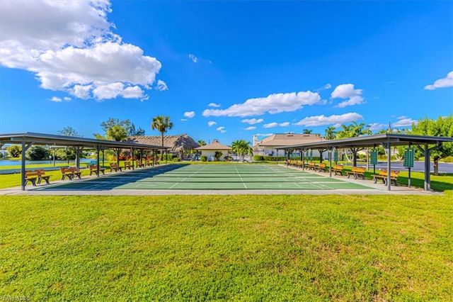 124 Versailles CIR, Naples, FL 34112