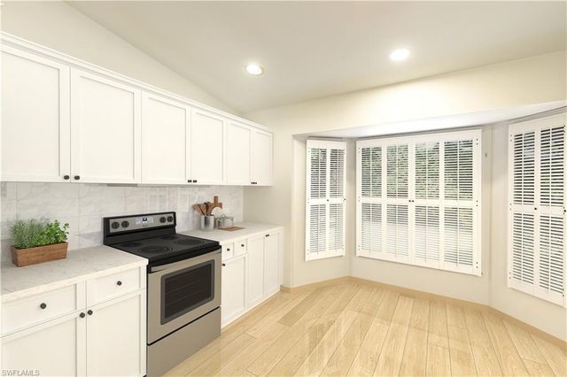 124 Versailles CIR, Naples, FL 34112