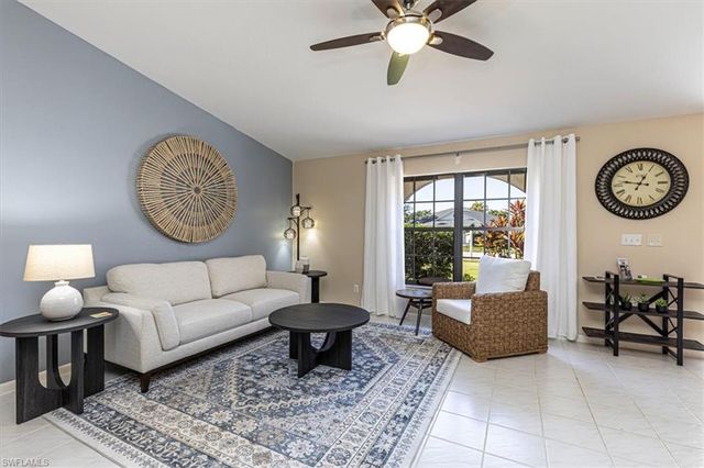 124 Versailles CIR, Naples, FL 34112