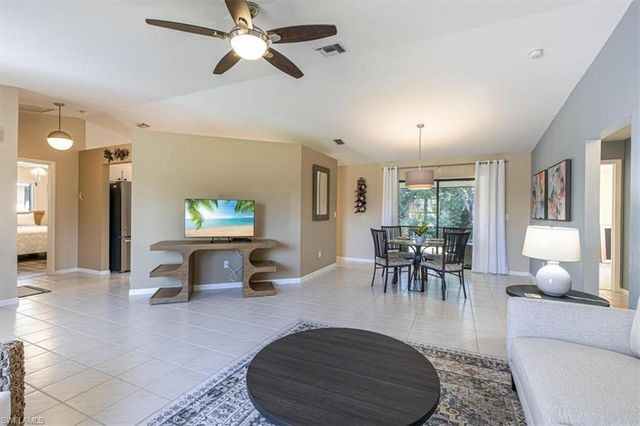 124 Versailles CIR, Naples, FL 34112