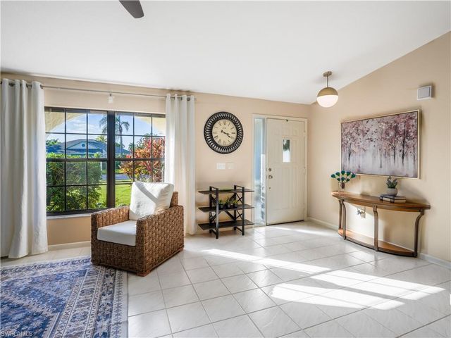 124 Versailles CIR, Naples, FL 34112