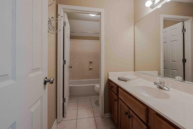 9816 OLDHAM DR, Cordova, TN 38016