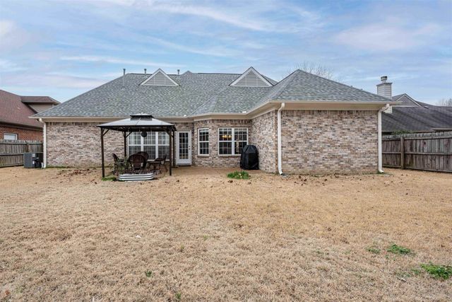 9816 OLDHAM DR, Cordova, TN 38016