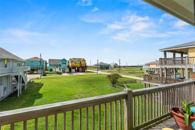 110 S Verdia Drive, Crystal Beach, TX 77650