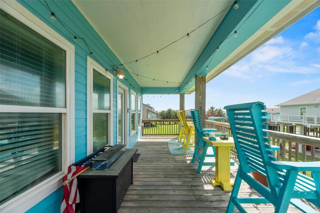 110 S Verdia Drive, Crystal Beach, TX 77650