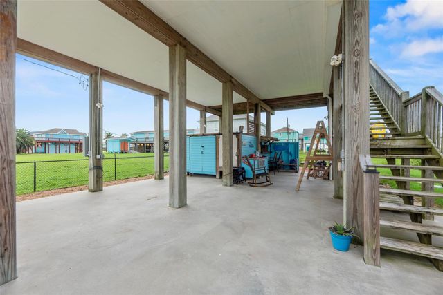 110 S Verdia Drive, Crystal Beach, TX 77650