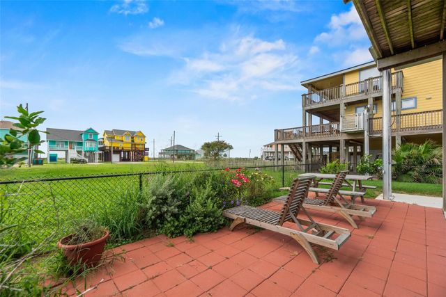 110 S Verdia Drive, Crystal Beach, TX 77650