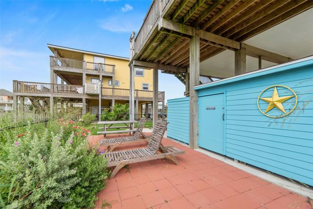 110 S Verdia Drive, Crystal Beach, TX 77650