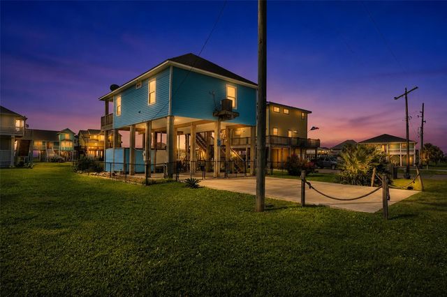 110 S Verdia Drive, Crystal Beach, TX 77650