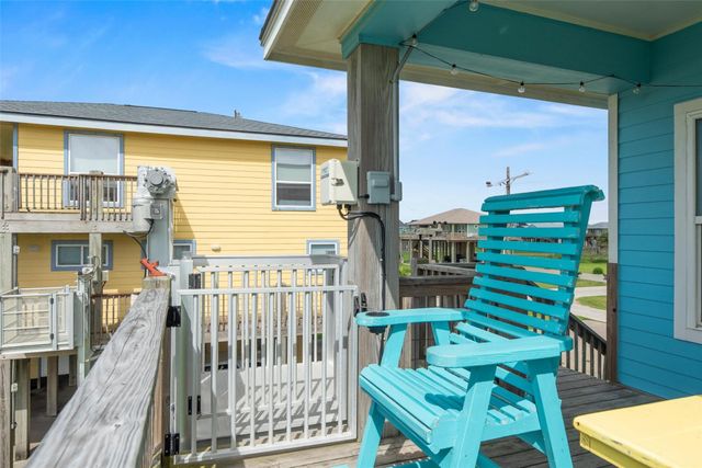 110 S Verdia Drive, Crystal Beach, TX 77650