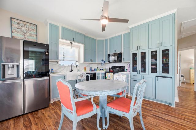 110 S Verdia Drive, Crystal Beach, TX 77650