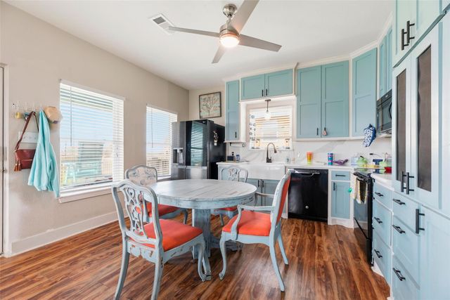 110 S Verdia Drive, Crystal Beach, TX 77650