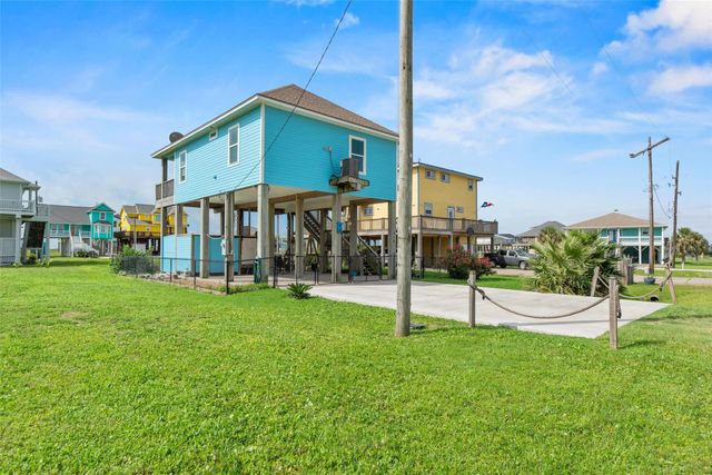 110 S Verdia Drive, Crystal Beach, TX 77650